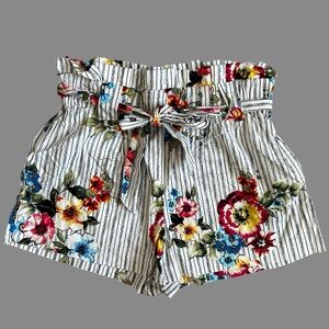 High Street Paper Bag Style High-Waist Short Red Blue Floral Women’s Size S.